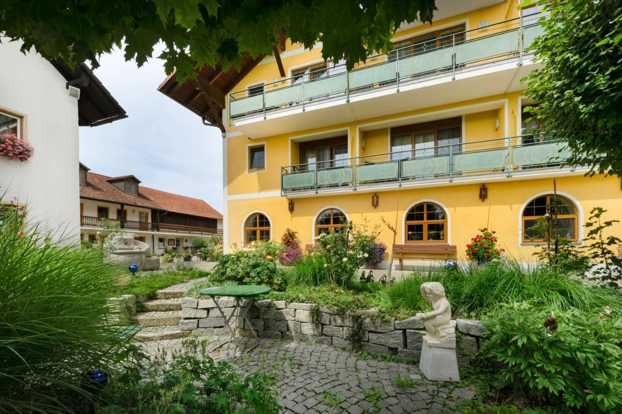 Hotel Preishof Kirchham Extérieur photo