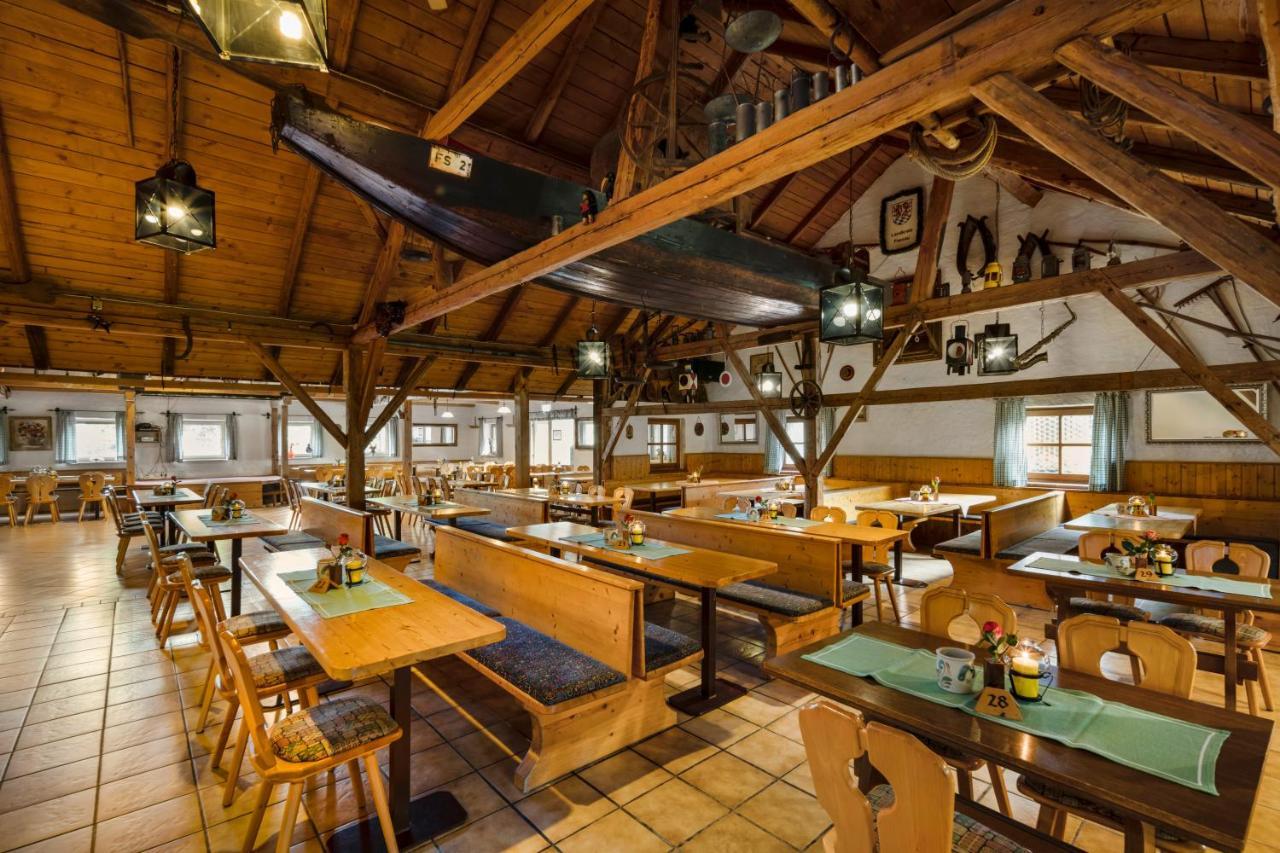 Hotel Preishof Kirchham Extérieur photo